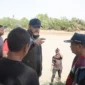 Wali Kota Padang Fadly Amran meninjau langsung pelaksanaan goro bersama di Kelurahan Kampung Lapai, Kecamatan Nanggalo, Minggu pagi (4/1/2026). (Foto: Prokopim Padang)