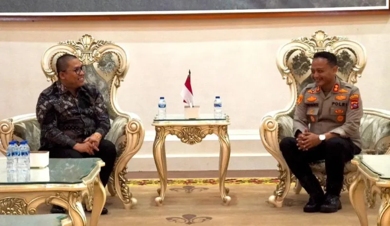 Wali Kota Hendri Arnis menerima kunjungan silaturahmi Kapolres AKBP Wisnu Hadi di Rumah Dinas Wali Kota, Kamis (22/1/2026). (Foto: Kominfo Padang Panjang)
