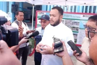 Wali Kota Padang Fadly Amran memberikan keterangan pers kepada wartawan di sela-sela kunjungan Menteri PU Dody Hanggodo ke intake PDAM Gunung Pangilun, Jumat (30/1/2026). (Foto: Diskominfo Padang)