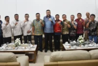 Wali Kota Padang Fadly Amran menerima kunjungan manajemen SJS Plaza, PMI Padang dan HBT di Rumah Dinas Wali Kota Padang, Jumat (16/1/2026). (Foto: Prokopim Padang)