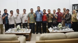 Wali Kota Padang Fadly Amran menerima kunjungan manajemen SJS Plaza, PMI Padang dan HBT di Rumah Dinas Wali Kota Padang, Jumat (16/1/2026). (Foto: Prokopim Padang)