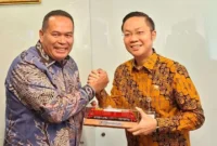 Wali Kota Pariaman Yota Balad melakukan audiensi dengan Direktur Jenderal Perkeretaapian Kementerian Perhubungan RI, Allan Tandiono di Jakarta, Jumat (23/1/2026). (Foto: Kominfo Kota Pariaman)