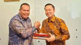 Wali Kota Pariaman Yota Balad melakukan audiensi dengan Direktur Jenderal Perkeretaapian Kementerian Perhubungan RI, Allan Tandiono di Jakarta, Jumat (23/1/2026). (Foto: Kominfo Kota Pariaman)