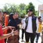 Wali Kota Padang Fadly Amran meninjau pelaksanaan gotong royong pascabanjir di Kampung Apa, Kecamatan Koto Tangah, Sabtu (10/1/2026). (Foto: Prokopim Padang)