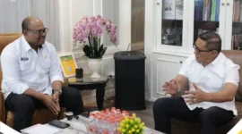 Wali Kota Bukittinggi Ramlan Nurmatias bertemu Direktur Jenderal Bina Administrasi Kewilayahan Kemendagri, Safrizal ZA di Jakarta, Rabu (14/1/2026).