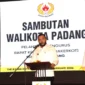 Wali Kota Padang Fadly Amran memberikan sambutan saat pelantikan Pengurus KONI Padang periode 2025–2029 di Axana Hotel Padang, Kamis (15/1/2026). (Foto: Prokopim Padang)