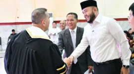 Wali Kota Padang Fadly Amran meninjau pelaksanaan ibadah dan Perayaan Natal PGIW Sumbar, Sabtu (17/1/2026). (Foto: Prokopim Padang)