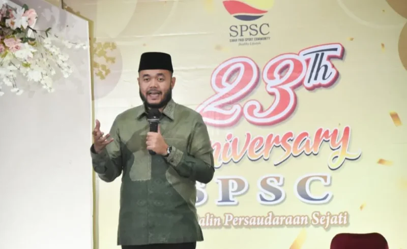 Wali Kota Padang Fadly Amran menghadiri Anniversary ke-23 Komunitas SPSC di Hotel Rangkayo Basa, Minggu (18/1/2026). (Foto: Prokopim Padang)