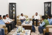 Wali Kota Padang Fadly Amran menerima audiensi Ketua Rumah Aktivis Sejahtera