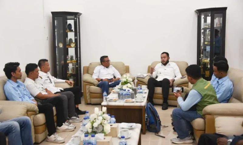 Wali Kota Padang Fadly Amran menerima audiensi Ketua Rumah Aktivis Sejahtera
