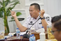 Wali Kota Pariaman Yota Balad mengikuti Rapat Koordinasi Pembahasan Alokasi Tambahan TKD 2026 melalui zoom meeting di Ruang Kerja Wali Kota, Rabu (21/1/2026). (Foto: Kominfo Kota Pariaman)