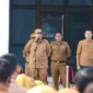 Wali Kota Pariaman, Yota Balad memimpin Apel Gabungan ASN tahun 2026 di Halaman Balai Kota Pariaman, Senin (5/1/2026). (Foto: Kominfo Pariaman)