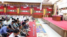Wali Kota Pariaman Yota Balad menyampaikan sambutan saat Tabligh Akbar di Aula Balai Kota Pariaman, Jumat (2/1/2026). (Foto: Kominfo Pariaman)