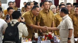 Wali Kota Pariaman Yota Balad mengikuti Rakor percepatan rehabilitasi dan rekonstruksi pascabencana Sumbar di Auditorium Gubernur, Selasa (14/1). (Foto: Kominfo Kota Pariaman)