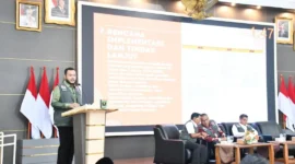 Wali Kota Padang, Fadly Amran dalam Rapat Koordinasi Finalisasi R3P Hidrometeorologi Sumbar di Auditorium Gubernur Sumbar, Kamis (8/1/2025). (Foto: Prokopim Padang)