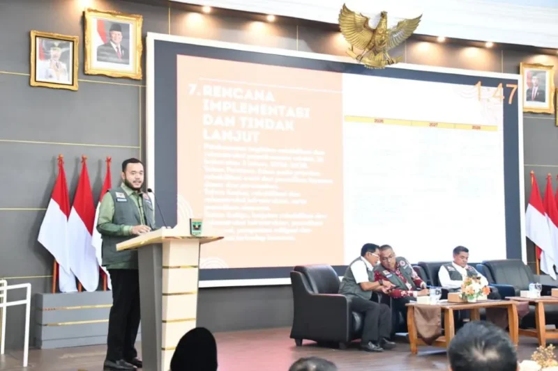 Wali Kota Padang, Fadly Amran dalam Rapat Koordinasi Finalisasi R3P Hidrometeorologi Sumbar di Auditorium Gubernur Sumbar, Kamis (8/1/2025). (Foto: Prokopim Padang)