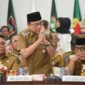Wakil Wali Kota Padang Maigus Nasir mengikuti Rakor Percepatan Rehab-Rekon Pascabencana Hidrometeorologi Sumbar di Auditorium Gubernur, Selasa (13/1/2026). (Foto: Prokopim Padang)