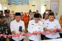 Wakil Wali Kota Padang, Maigus Nasir bersama anggota DPRD Padang Faisal Nasir meresmikan ruang PATEN Kelurahan Air Tawar Timur (ATT), Kecamatan Padang Utara, Rabu (7/1/2026). (Foto: Prokopim Padang)