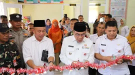 Wakil Wali Kota Padang, Maigus Nasir bersama anggota DPRD Padang Faisal Nasir meresmikan ruang PATEN Kelurahan Air Tawar Timur (ATT), Kecamatan Padang Utara, Rabu (7/1/2026). (Foto: Prokopim Padang)
