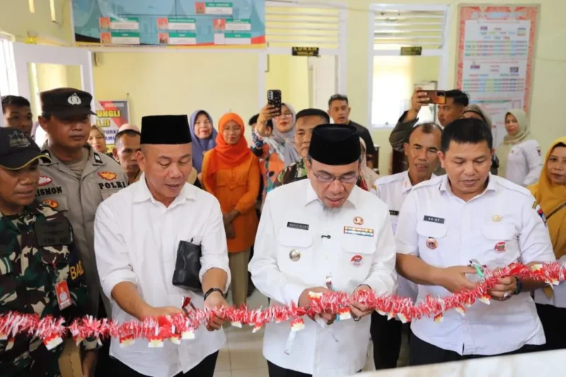 Wakil Wali Kota Padang, Maigus Nasir bersama anggota DPRD Padang Faisal Nasir meresmikan ruang PATEN Kelurahan Air Tawar Timur (ATT), Kecamatan Padang Utara, Rabu (7/1/2026). (Foto: Prokopim Padang)