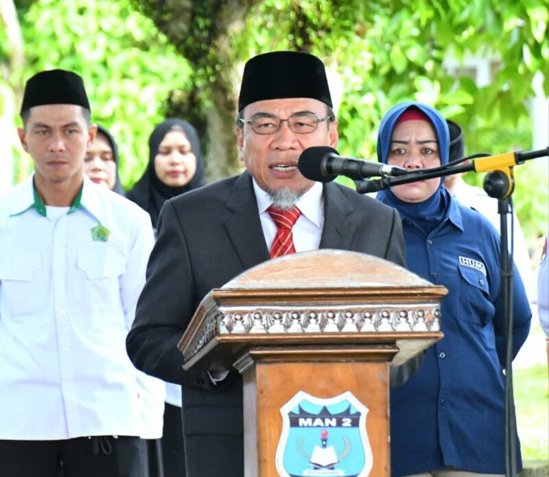 Wakil Wali Kota Padang, Maigus Nasir menjadi inspektur upacara peringatan HAB ke-80 Kemenag RI Tingkat Kota Padang, Sabtu (3/1/2026). (Foto: Prokopim Padang)