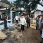 Wakil Wali Kota Padang, Maigus Nasir meninjau lokasi kebakaran sekaligus memberikan bantuan kepada pemilik rumah dan penyewa, Jumat (16/1/2026). (Foto: Diskominfo Padang)