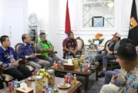 Wakil Wali Kota Pariaman Mulyadi menerima kunjungan kerja Anggota DPD RI Irman Gusman beserta jajaran di Ruang Kerja Wali Kota Pariaman, Kamis (8/1/2026). (Foto: Kominfo Pariaman)