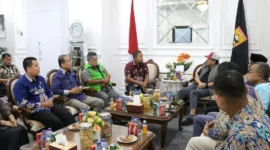 Wakil Wali Kota Pariaman Mulyadi menerima kunjungan kerja Anggota DPD RI Irman Gusman beserta jajaran di Ruang Kerja Wali Kota Pariaman, Kamis (8/1/2026). (Foto: Kominfo Pariaman)