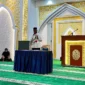 Wali Kota Padang Fadly Amran dalam wirid bulanan Pemerintah Kota Padang di Masjid Nurul Iman, Jumat (9/1/2026). (Foto: Diskominfo Padang)