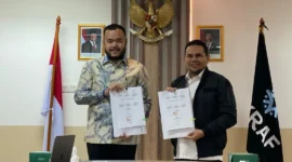 Wali Kota Padang Fadly Amran bersama Direktur Fasilitasi Infrastruktur Kementerian Ekraf, Fahmy Akmal menandatangani adendum Berita Acara Uji Petik PMK3I di Gedung Film Pesona Indonesia, Senin (9/2/26). (Foto: Prokopim Padang)