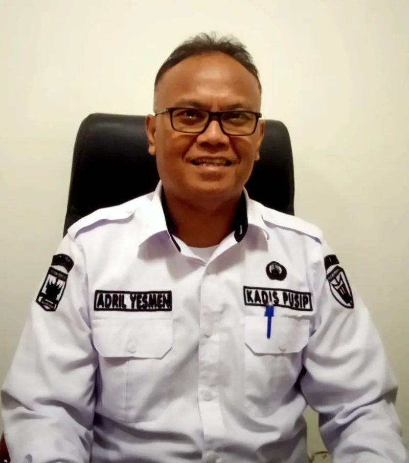 Kepala Dinas Perpustakaan dan Kearsipan Pessel, Adril Yesmen. (Foto: Dok. Niks)