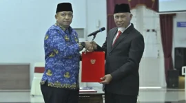 Gubernur Sumbar Mahyeldi Ansharullah melantik Andree Harmadi Algamar sebagai Kepala Biro Umum Setdaprov, Kamis (12/2/2026). (Foto: ADPSB)