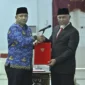 Gubernur Sumbar Mahyeldi Ansharullah melantik Andree Harmadi Algamar sebagai Kepala Biro Umum Setdaprov, Kamis (12/2/2026). (Foto: ADPSB)