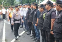 Kapolresta Padang Kombes Pol Apri Wibowo saat apel kesiapsiagaan di Mapolresta Padang, Selasa (17/2/2026). (Foto: Diskominfo Padang)