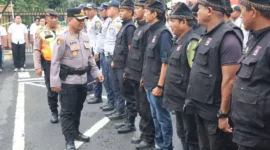 Kapolresta Padang Kombes Pol Apri Wibowo saat apel kesiapsiagaan di Mapolresta Padang, Selasa (17/2/2026). (Foto: Diskominfo Padang)