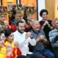 Wali Kota Padang, Fadly Amran foto bersama usai membuka Bazar HBT-WHBT Pusat Padang di Gedung HBT-WHBT, Sabtu (21/2/2026). (Foto: Prokopim Padang)