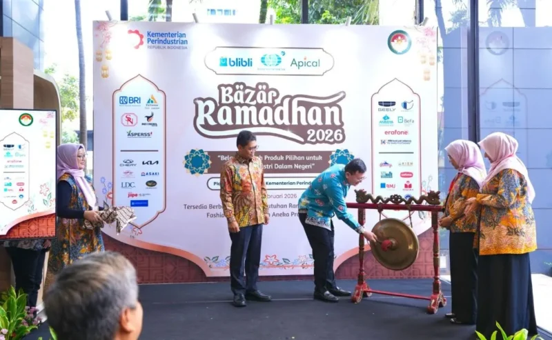 Inspektur Jenderal Kemenperin M. Rum membuka Bazar Ramadhan DWP Kemenperin Tahun 2026 di Jakarta, Rabu (25/2). (Foto: Kemenperin)