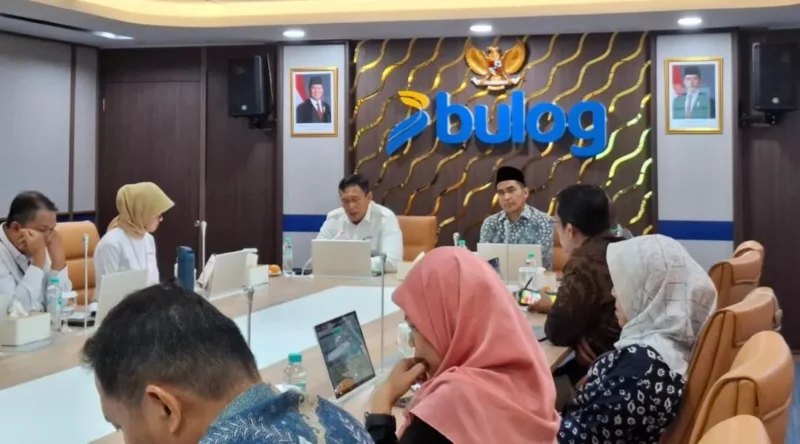 Rapat koordinasi Direktorat Jenderal Pengembangan Ekosistem Ekonomi Haji dan Umrah (PE2HU) bersama Perum Bulog, Selasa (3/2/2026). (Foto: Kemenhaj)