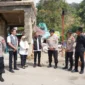 Kabaglog Rorenminops Korps Brimob Polri, Kombes Pol Christiyanto Goetomo bersama Wakil Wali Kota Padang Panjang, Allex Saputra meninjau rehab rekon Jembatan Kembar Padang Panjang, Rabu (11/2/2026). (Foto: Kominfo Padang Panjang)