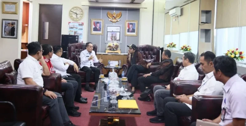 Bupati Dharmasraya Annisa Suci Ramadhani melakukan audiensi dengan Direktorat BUMD, BLUD, dan BMD Ditjen Bina Keuangan Daerah Kemendagri, di Jakarta, Kamis (5/2/2026). (Foto: Pemkab Dharmasraya)