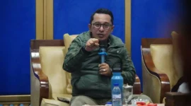 Bupati Tanah Datar Eka Putra audiensi bersama panitia pelaksana Pacu Kuda Wirabraja Open Race dan Tradisional Tanah Datar 2026 di Gedung Indo Jolito, Batusangkar, Kamis (5/2/2026) malam. (Foto: Prokopim Tanah Datar)