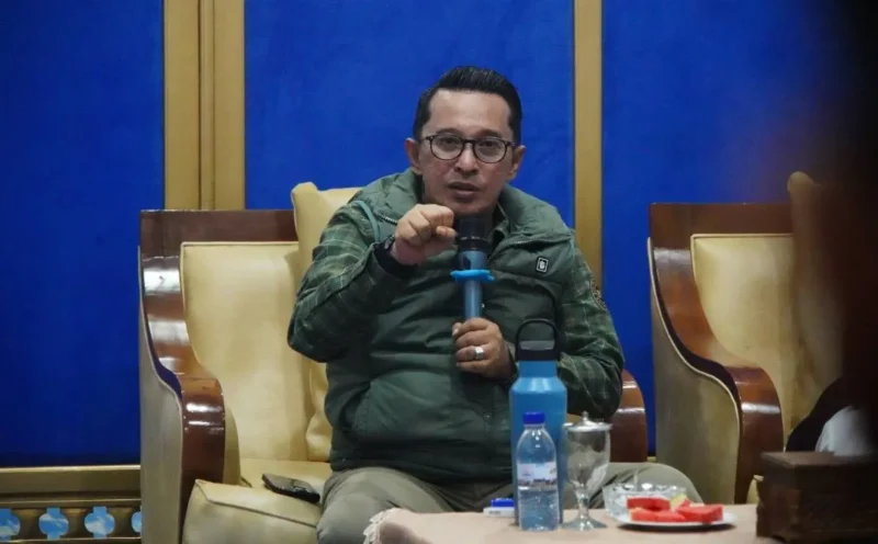 Bupati Tanah Datar Eka Putra audiensi bersama panitia pelaksana Pacu Kuda Wirabraja Open Race dan Tradisional Tanah Datar 2026 di Gedung Indo Jolito, Batusangkar, Kamis (5/2/2026) malam. (Foto: Prokopim Tanah Datar)