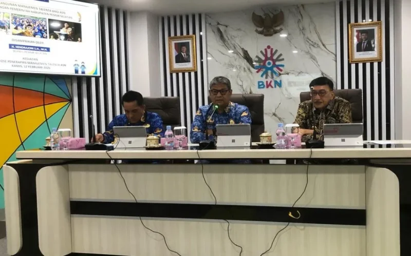 Bupati Pessel Hendrajoni memaparkan pembangunan Manajemen Talenta ASN di hadapan jajaran BKN, Kamis (12/2). (Foto: Pemkab Pessel)