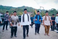 Bupati Solsel Khairunas saat Safari Ramadhan di Masjid Nurul Iman Pulakek, Kamis (27/2/2026). (Foto: Pemkab Solsel)