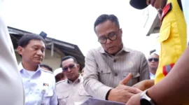 COO Danantara Dony Oskaria meninjau lokasi rawan kecelakaan di Kecamatan X Koto, Kabupaten Tanah Datar, Kamis (19/2/2026). (Foto: Prokopim Tanah Datar)