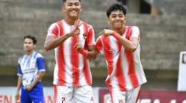 Carel Syadef cetak hattrick saat PSP Padang kalahkan Kompak Kampung Pisang 6-1 di Stadion Utama Sumbar, Padang Pariaman, Senin (2/2/2026). (Foto: Diskominfo Padang)