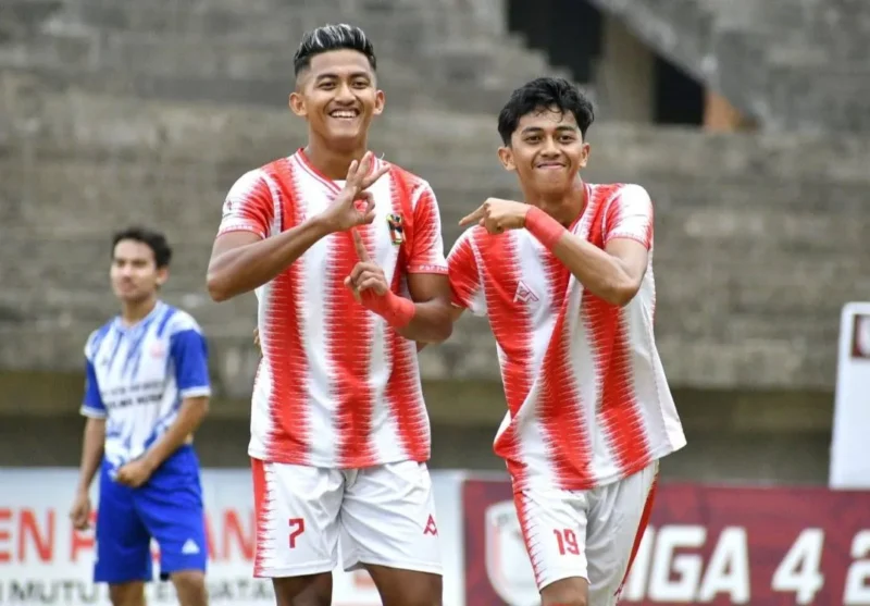 Carel Syadef cetak hattrick saat PSP Padang kalahkan Kompak Kampung Pisang 6-1 di Stadion Utama Sumbar, Padang Pariaman, Senin (2/2/2026). (Foto: Diskominfo Padang)