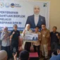 Anggota DPR RI, Cindy Monica Salsabila menyerahkan bantuan alsintan serta sarana dan prasarana perikanan  kelompok masyarakat di Pasbar, Sabtu (21/2). (Foto: Diskominfo Pasbar)