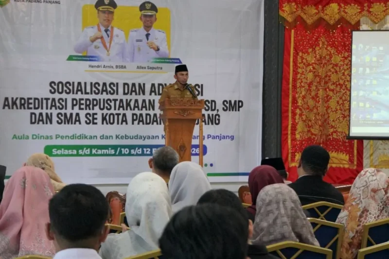 Wakil Wali Kota Padang Panjang, Allex Saputra membuka Sosialisasi dan Advokasi Akreditasi Perpustakaan Sekolah di Aula Dinas Pendidikan dan Kebudayaan Padang Panjang, Selasa (10/2/2026). (Foto: Kominfo Padang Panjang)