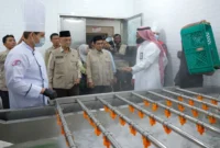 Menteri Haji dan Umrah, Moch. Irfan Yusuf saat melakukan supervisi ke dapur kawasan Safwat Al Wessam, Walyal Ahd District, Makkah. (Foto: Kemenhaj)